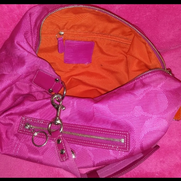 Coach hot pink Hobo - Picture 2 of 5